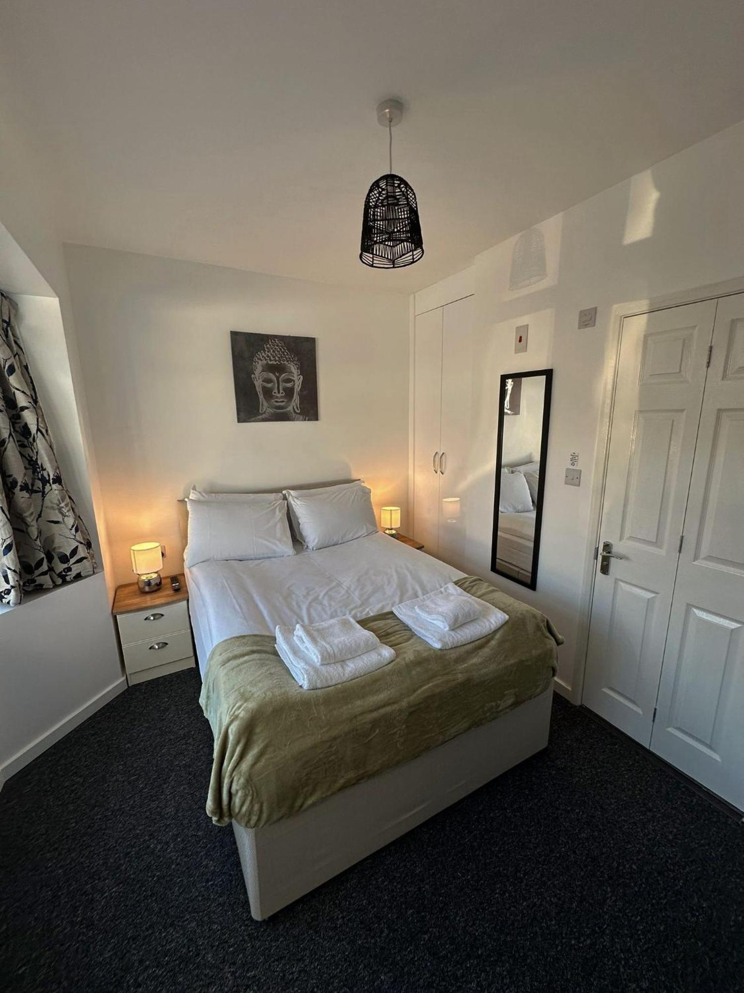 Newmarket Road Studios And Suites By Tas Accommodations Кеймбридж Екстериор снимка