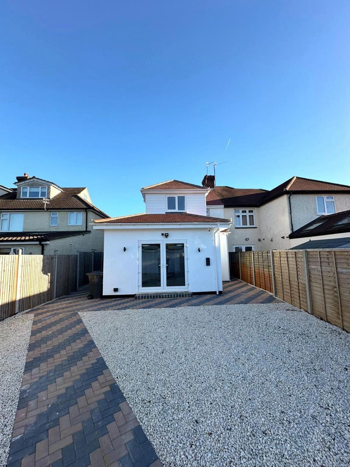 Newmarket Road Studios And Suites By Tas Accommodations Кеймбридж Екстериор снимка
