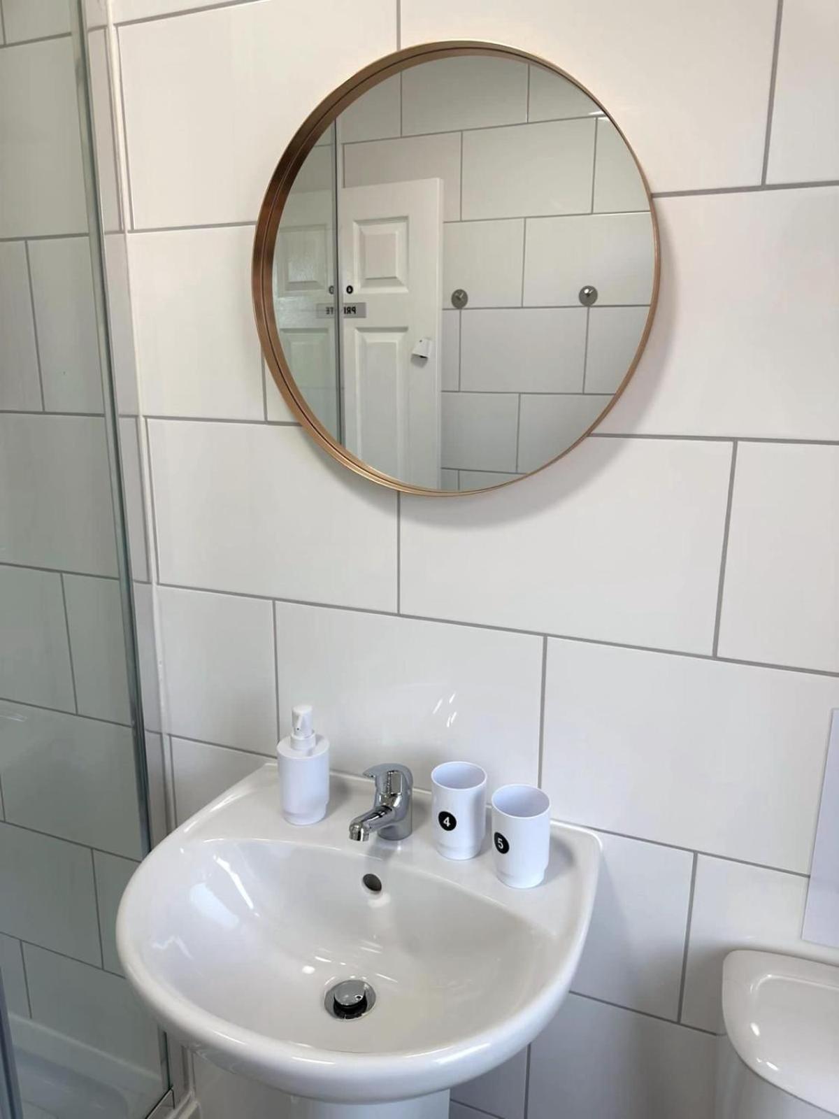 Newmarket Road Studios And Suites By Tas Accommodations Кеймбридж Екстериор снимка