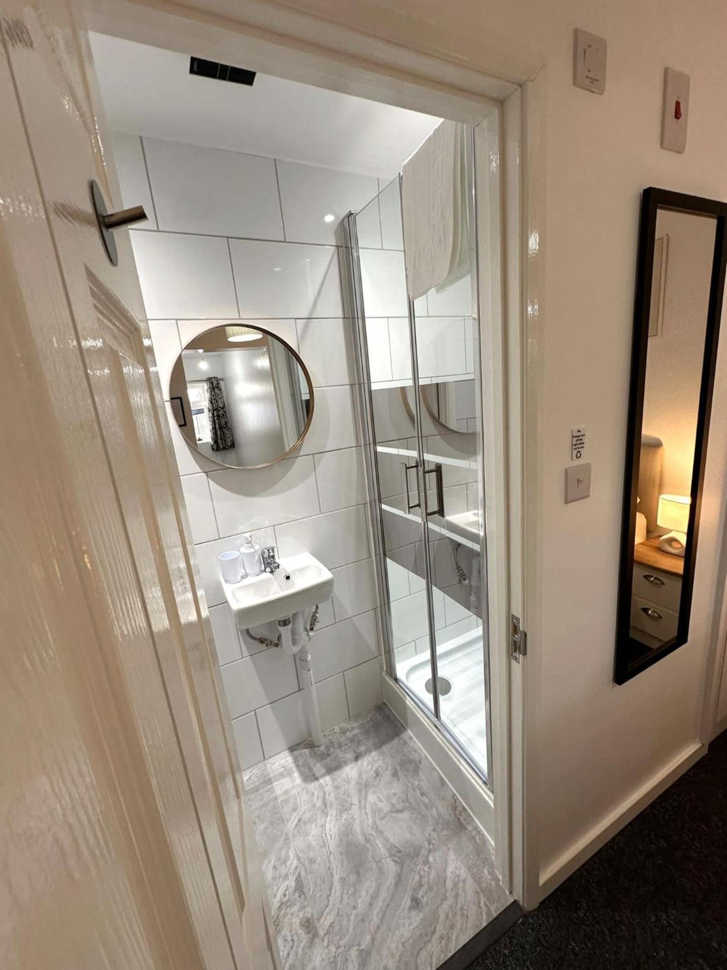 Newmarket Road Studios And Suites By Tas Accommodations Кеймбридж Екстериор снимка