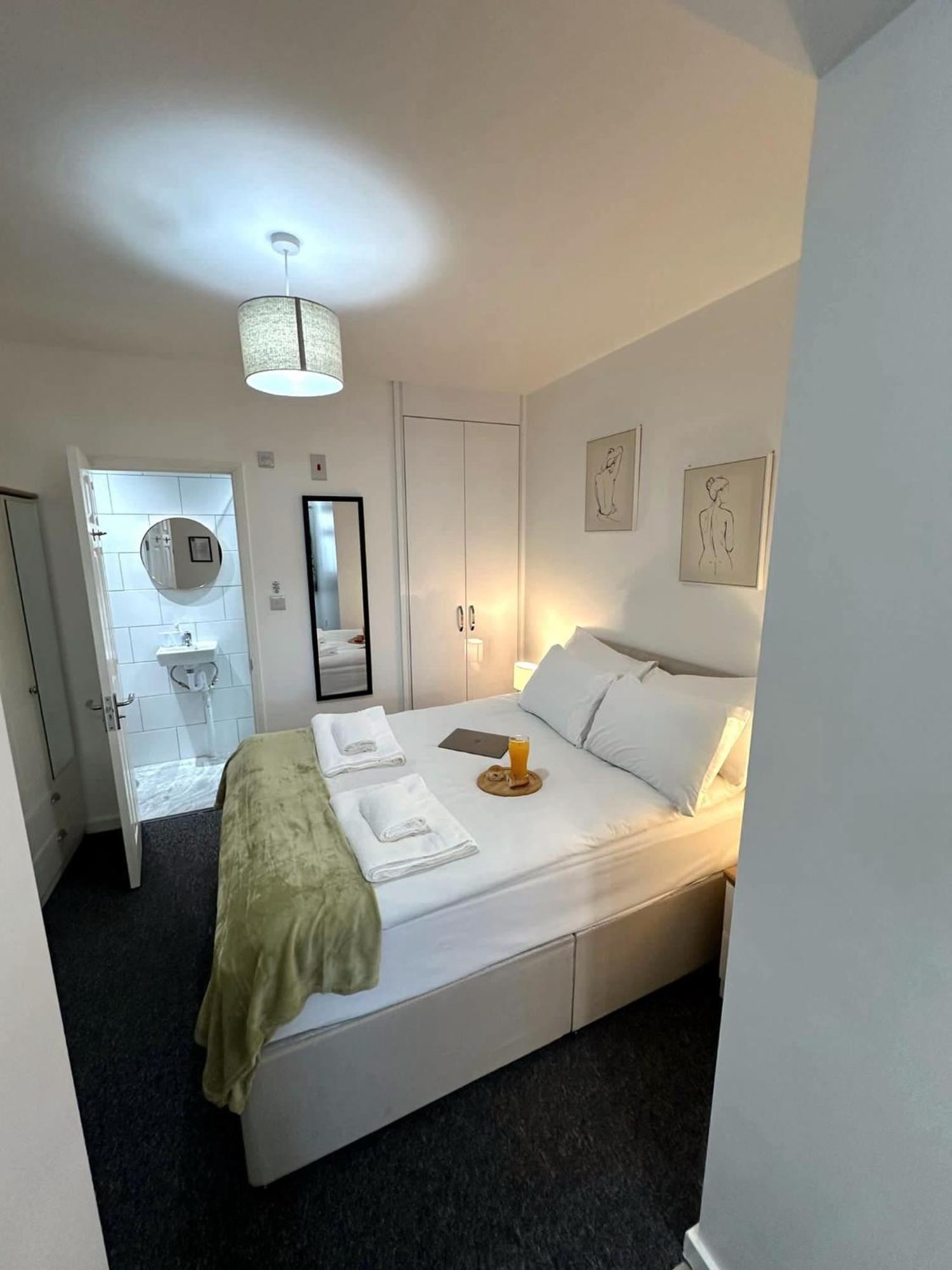 Newmarket Road Studios And Suites By Tas Accommodations Кеймбридж Екстериор снимка
