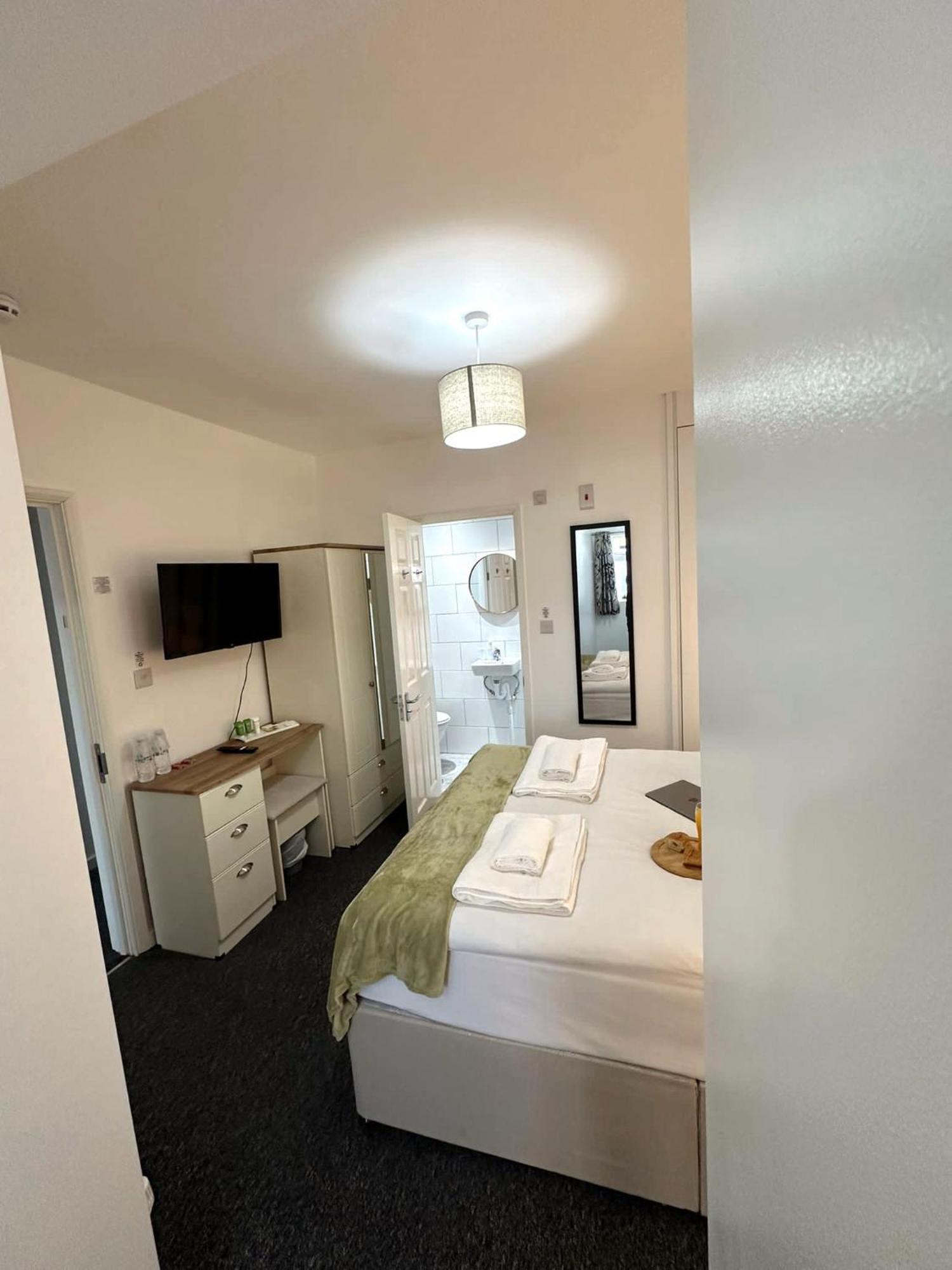 Newmarket Road Studios And Suites By Tas Accommodations Кеймбридж Екстериор снимка