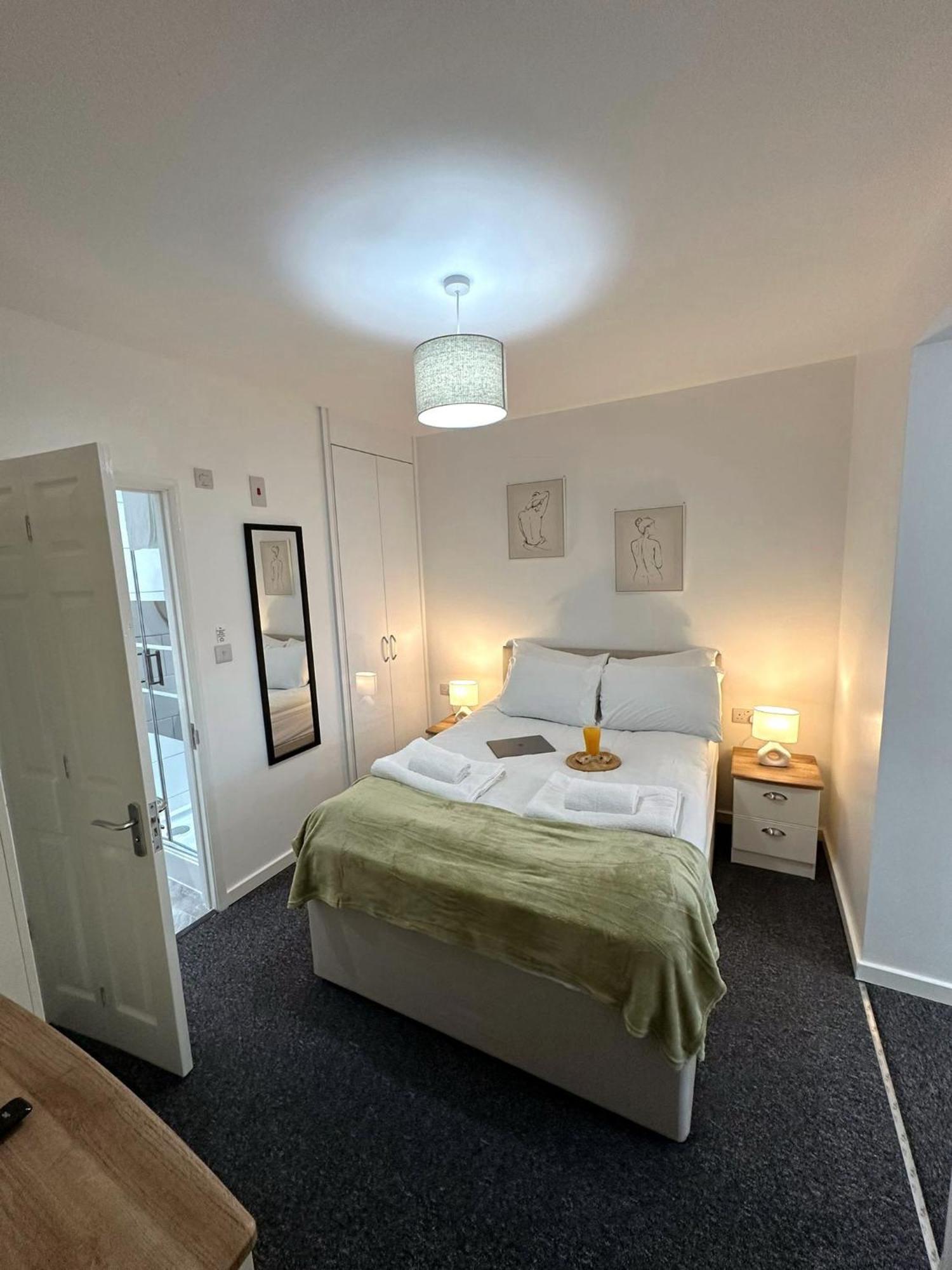 Newmarket Road Studios And Suites By Tas Accommodations Кеймбридж Екстериор снимка