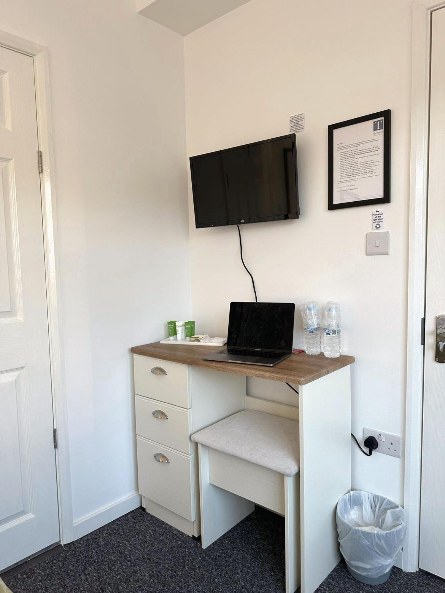 Newmarket Road Studios And Suites By Tas Accommodations Кеймбридж Екстериор снимка