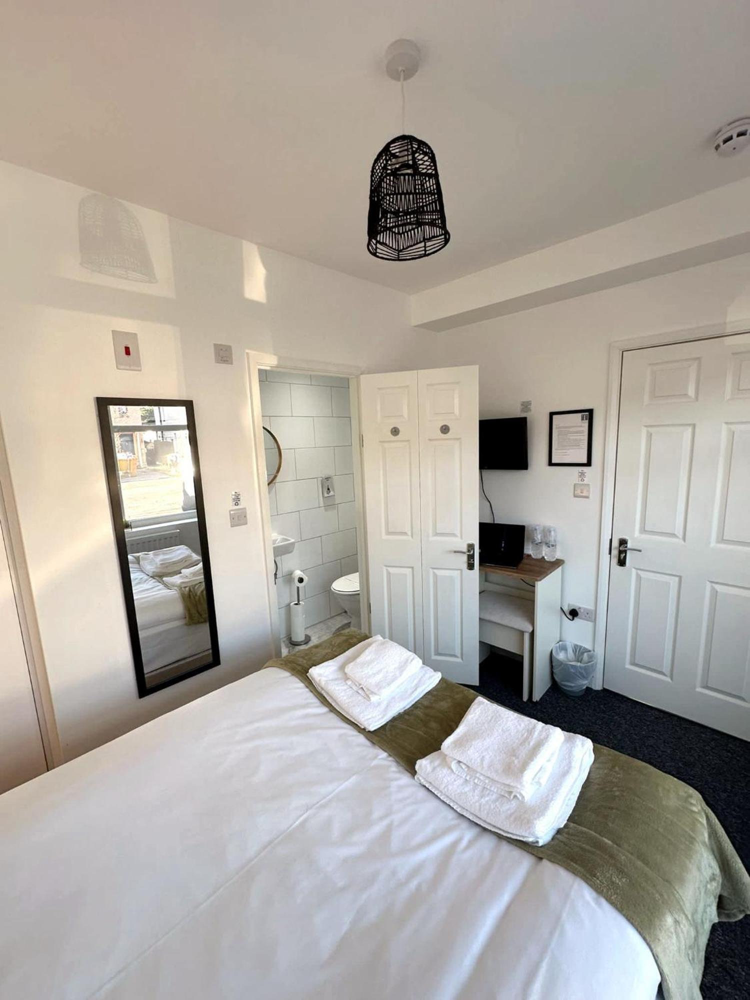Newmarket Road Studios And Suites By Tas Accommodations Кеймбридж Екстериор снимка