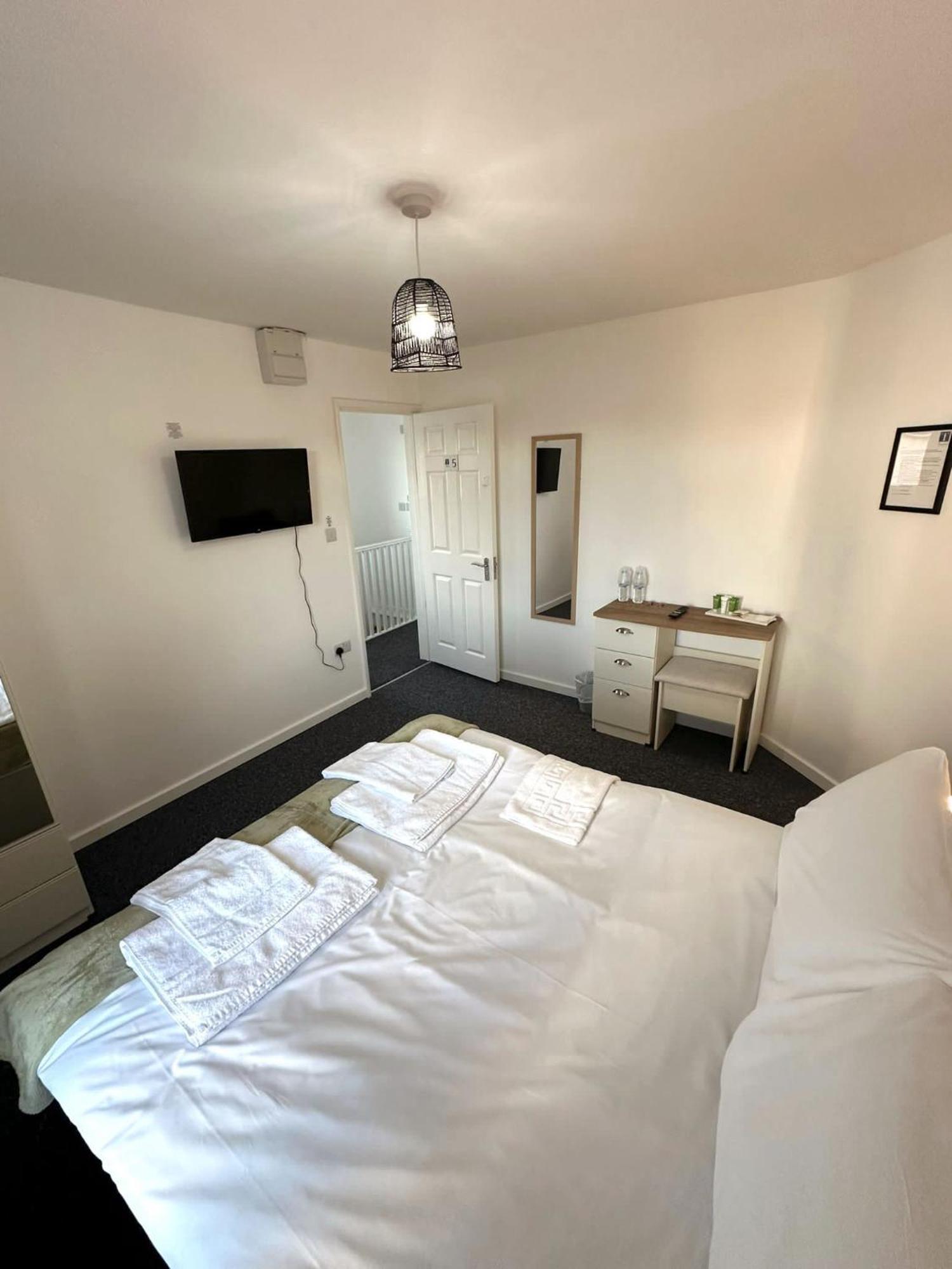 Newmarket Road Studios And Suites By Tas Accommodations Кеймбридж Екстериор снимка