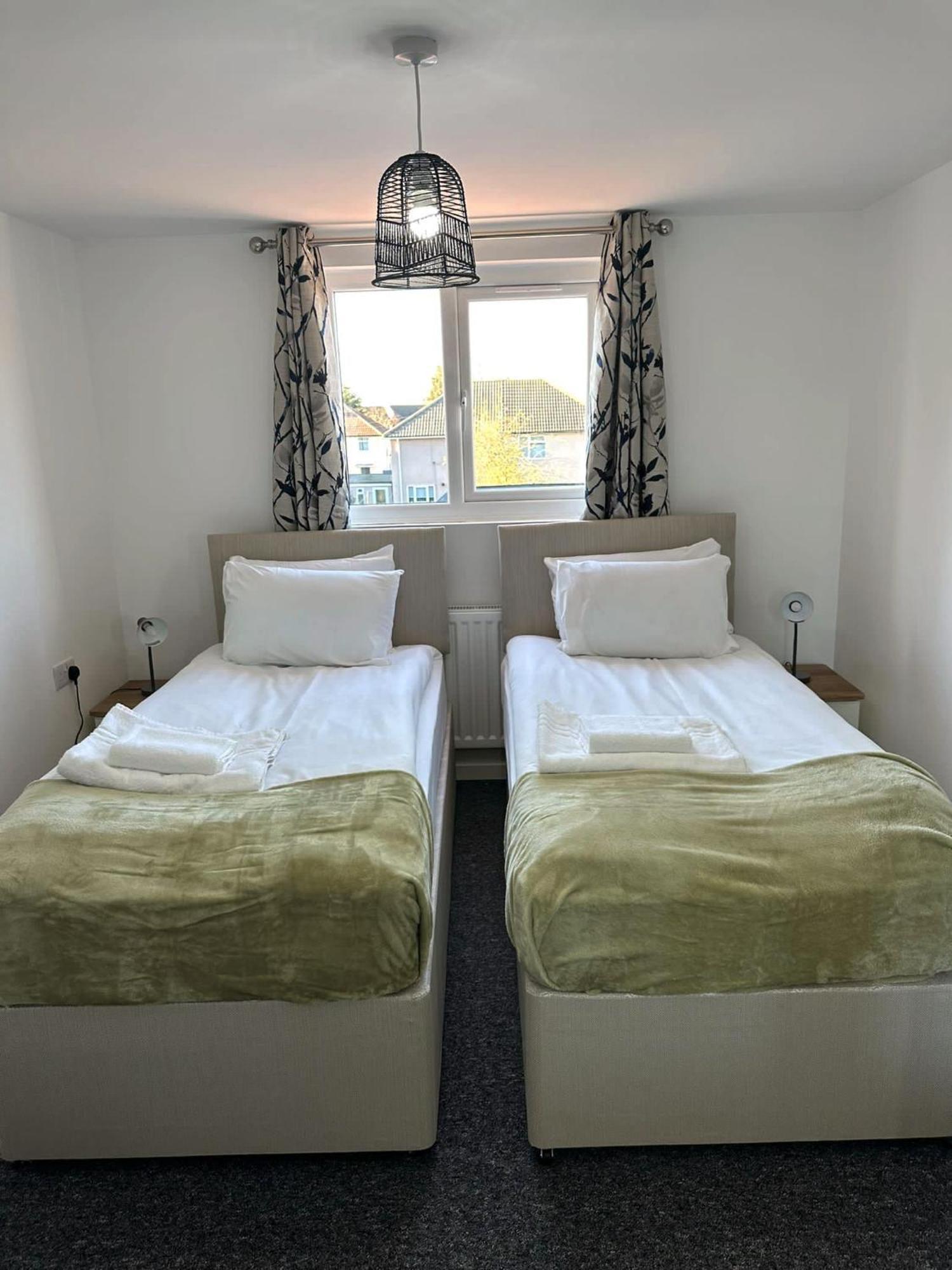Newmarket Road Studios And Suites By Tas Accommodations Кеймбридж Екстериор снимка