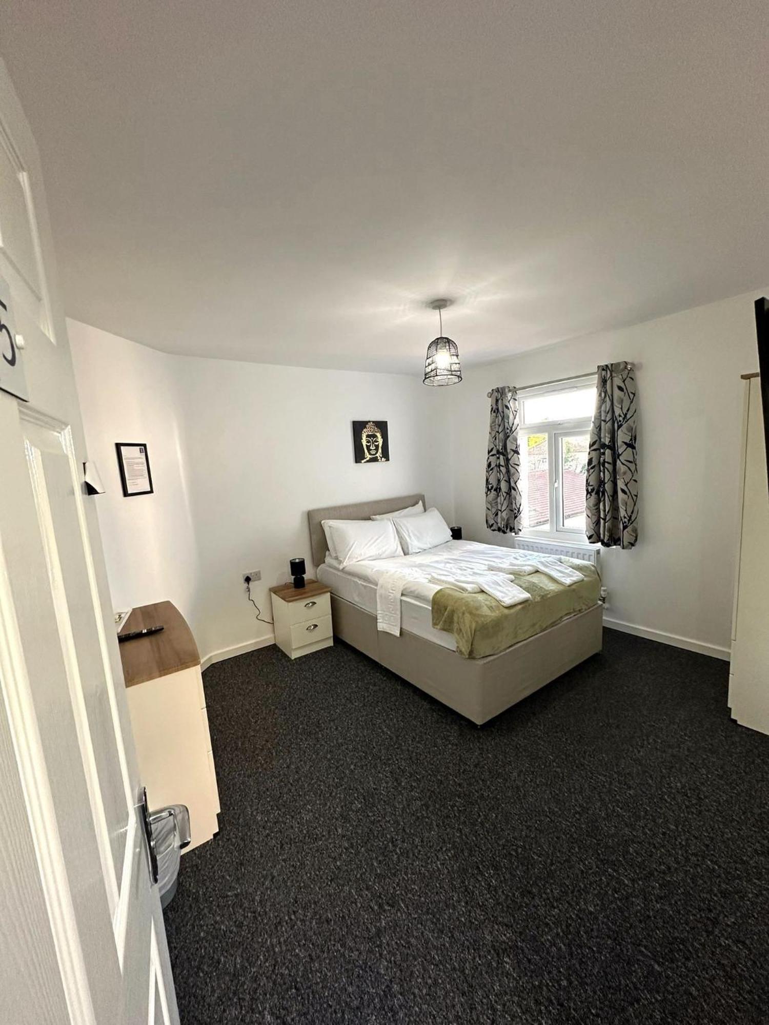 Newmarket Road Studios And Suites By Tas Accommodations Кеймбридж Екстериор снимка